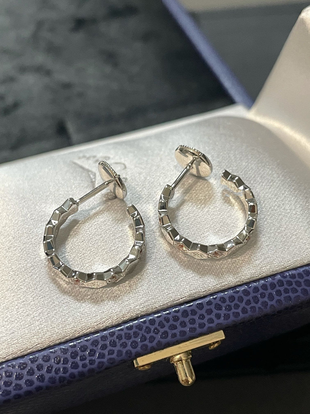 [Sophire Jewelry ]Hollow Design Four-Leaf Clover Flower Shape Earrings