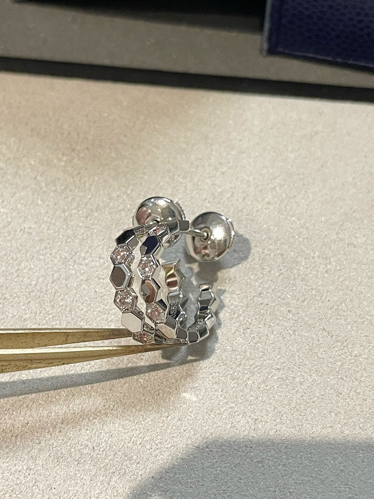 [Sophire Jewelry ]Hollow Design Four-Leaf Clover Flower Shape Earrings