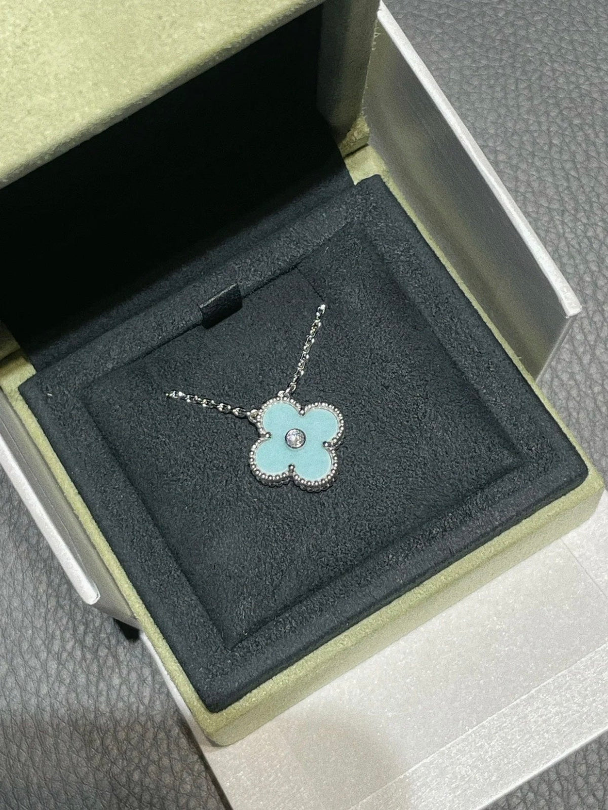 [Sophire Jewelry ]CLOVER 1 DIAMOND LIGHT BLUE SILVER NECKLACE