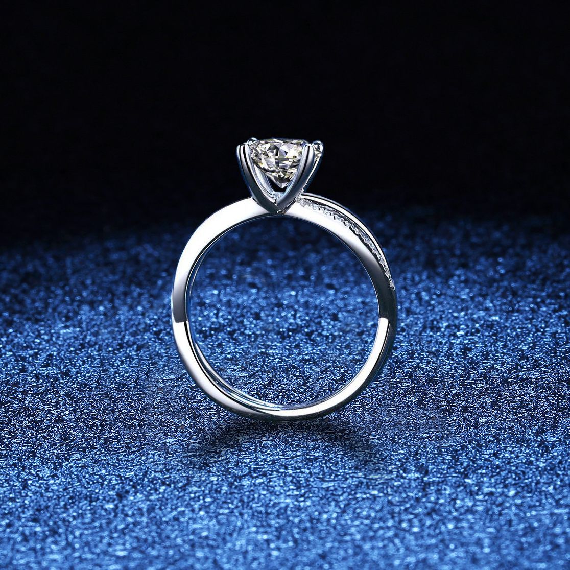 [Sophire]ELEGANT 4-PRONG CROSSOVER MOISSANITE ENGAGEMENT RING