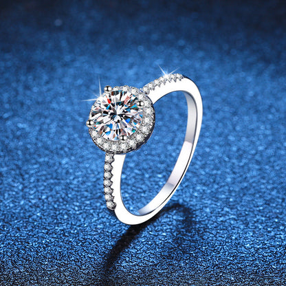 [Sophire]RADIANT ROUND HALO MOISSANITE ENGAGEMENT RING