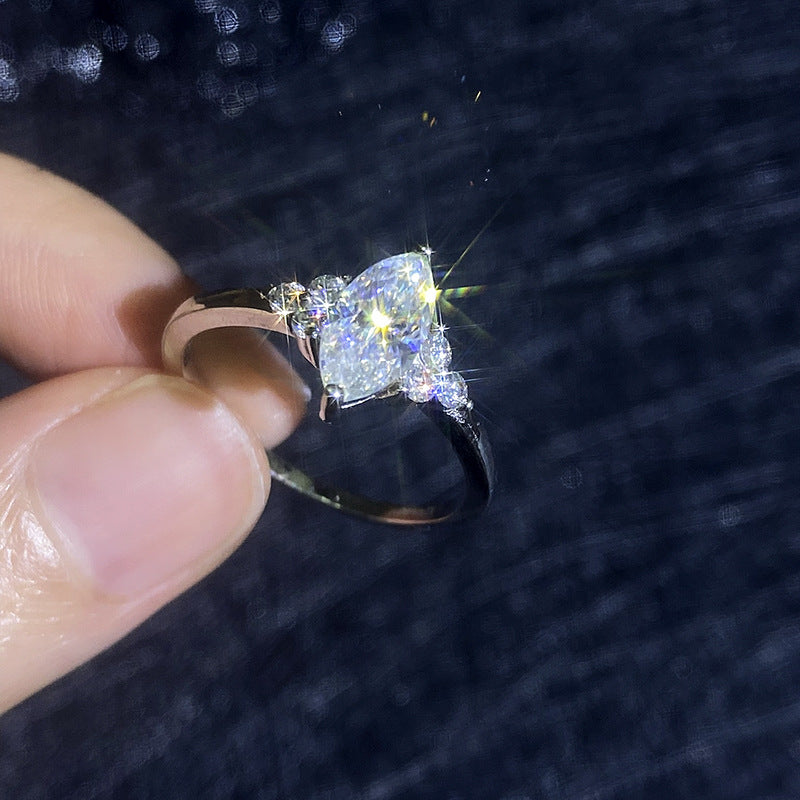 [Sophire]ELEGANT MARQUISE CUT MOISSANITE RING WITH SIDE ACCENTS
