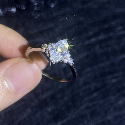 [Sophire]ELEGANT MARQUISE CUT MOISSANITE RING WITH SIDE ACCENTS