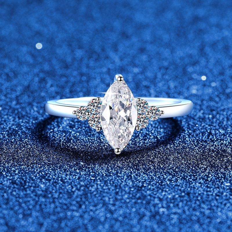 [Sophire]ELEGANT MARQUISE CUT MOISSANITE RING WITH SIDE ACCENTS
