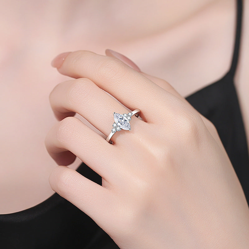 [Sophire]ELEGANT MARQUISE CUT MOISSANITE RING WITH SIDE ACCENTS