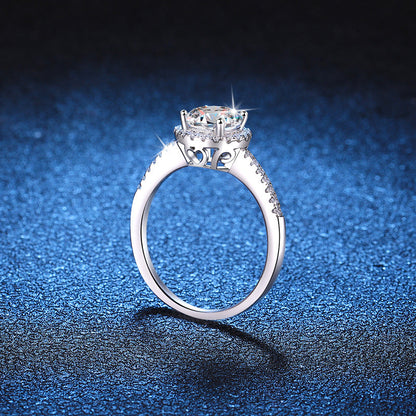 [Sophire]RADIANT ROUND HALO MOISSANITE ENGAGEMENT RING
