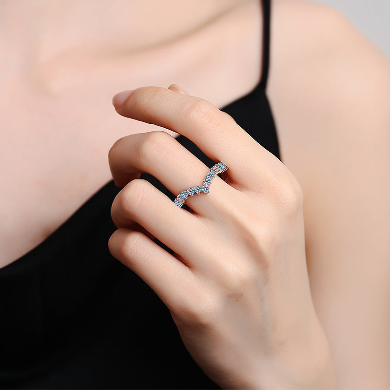 [Sophire]ELEGANT V-SHAPED CHEVRON MOISSANITE RING