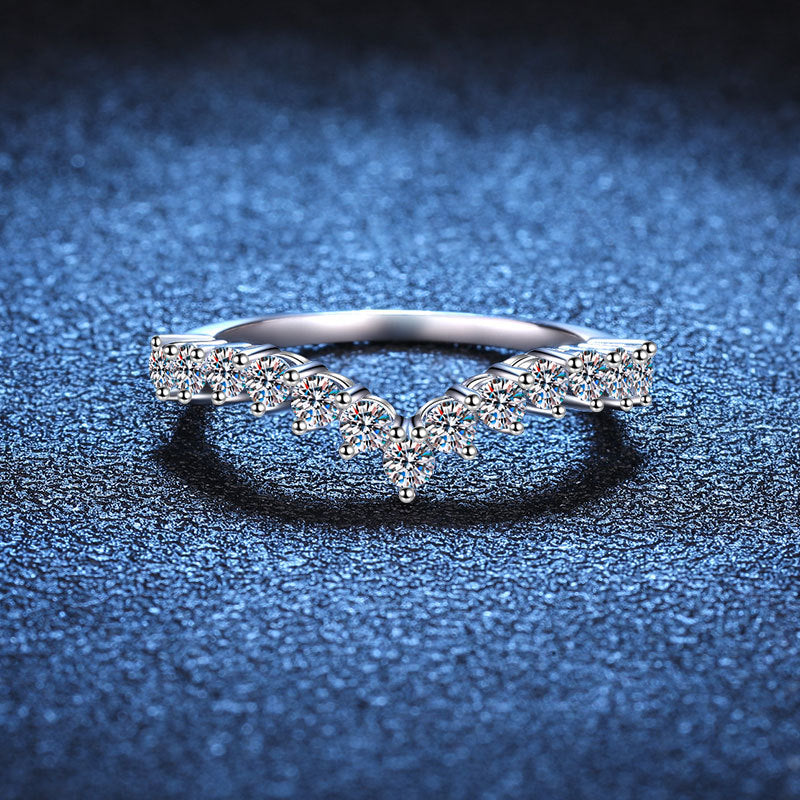 [Sophire]ELEGANT V-SHAPED CHEVRON MOISSANITE RING