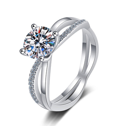 [Sophire]ELEGANT 4-PRONG CROSSOVER MOISSANITE ENGAGEMENT RING