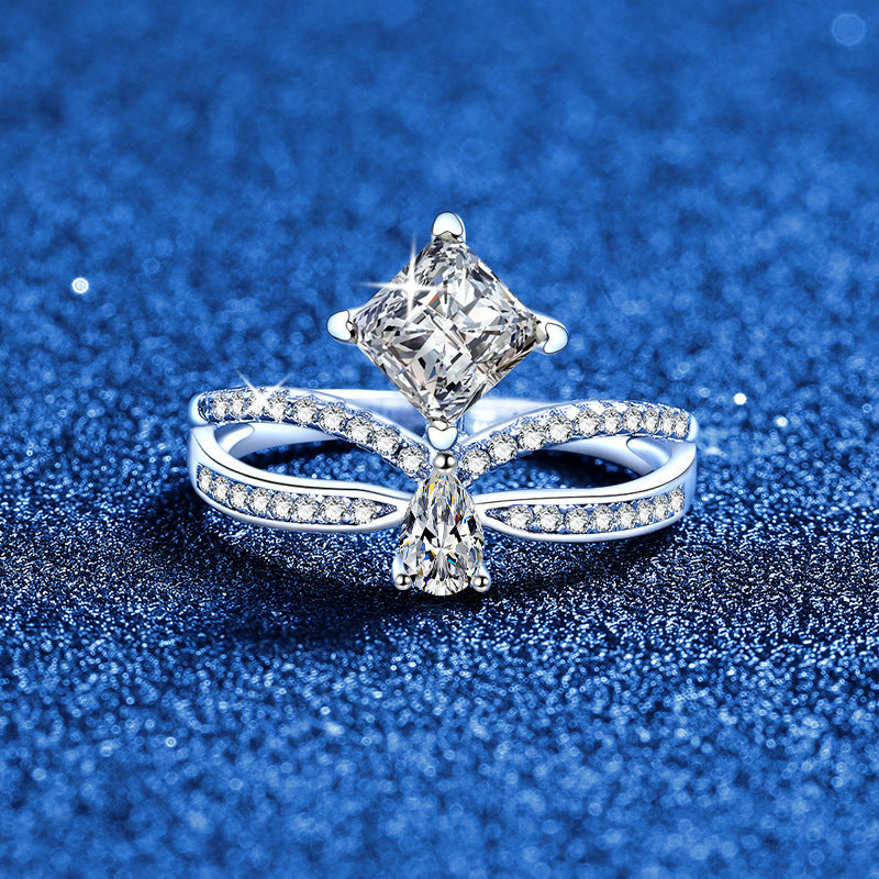 [Sophire]ELEGANT DOUBLE-TWISTED MOISSANITE RING