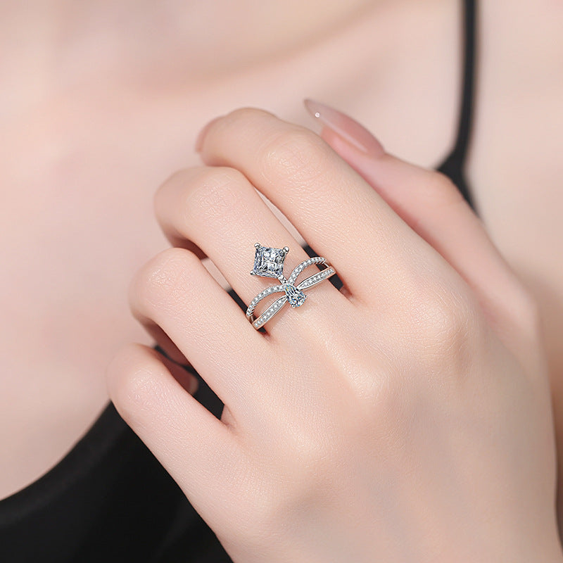 [Sophire]ELEGANT DOUBLE-TWISTED MOISSANITE RING