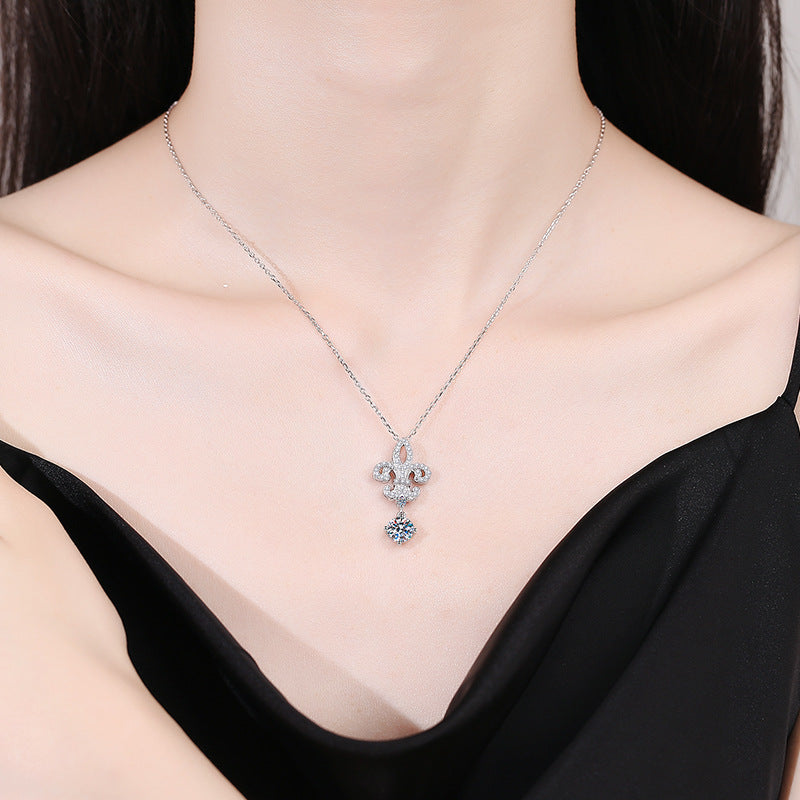 [Sophire]ROYAL FLEUR-DE-LIS MOISSANITE PENDANT NECKLACE