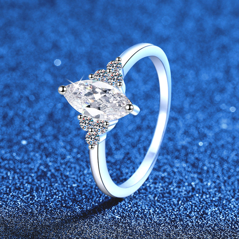 [Sophire]ELEGANT MARQUISE CUT MOISSANITE RING WITH SIDE ACCENTS