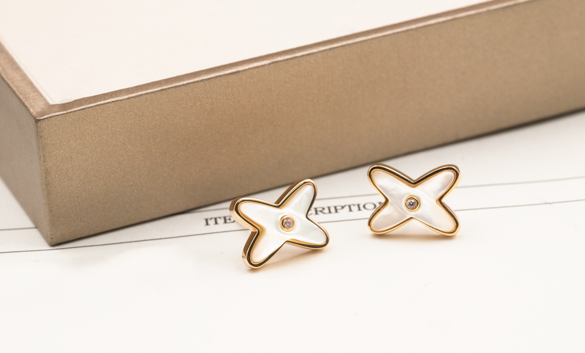 [Sophire Jewelry ]JEUX DE WHITE MOP PINK GOLD DIAMOND EARRINGS
