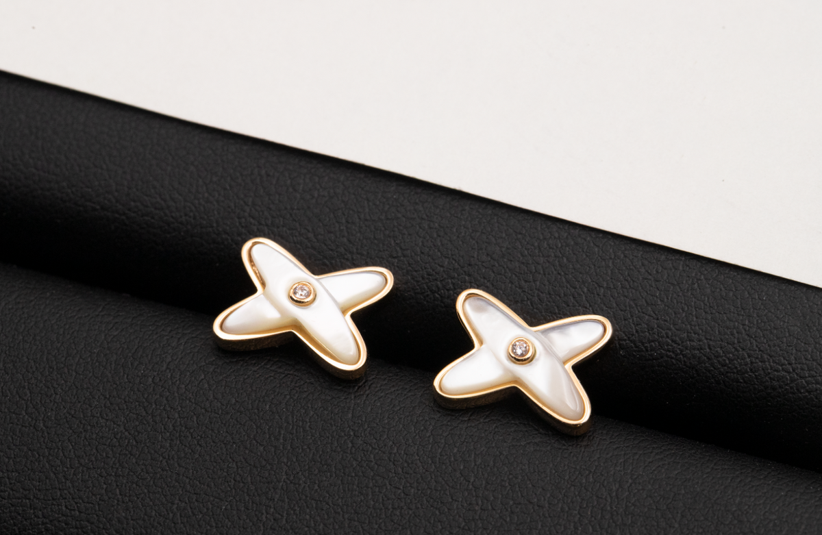 [Sophire Jewelry ]JEUX DE WHITE MOP PINK GOLD DIAMOND EARRINGS