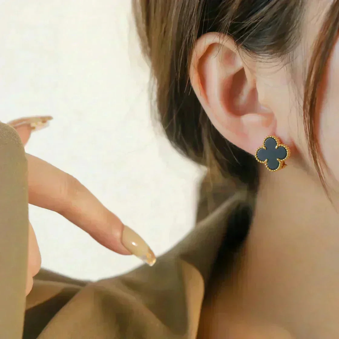 [Sophire Jewelry ]CLOVER MEDIUM 1 MOTIFS  ONYX STUD EARRINGS