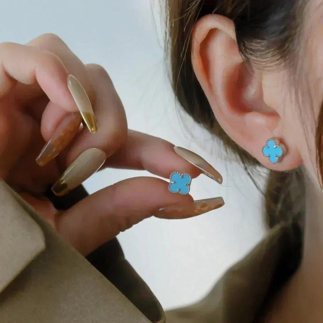 [Sophire Jewelry ]CLOVER MINI 9.5MM ONYX STUD EARRINGS SILVER