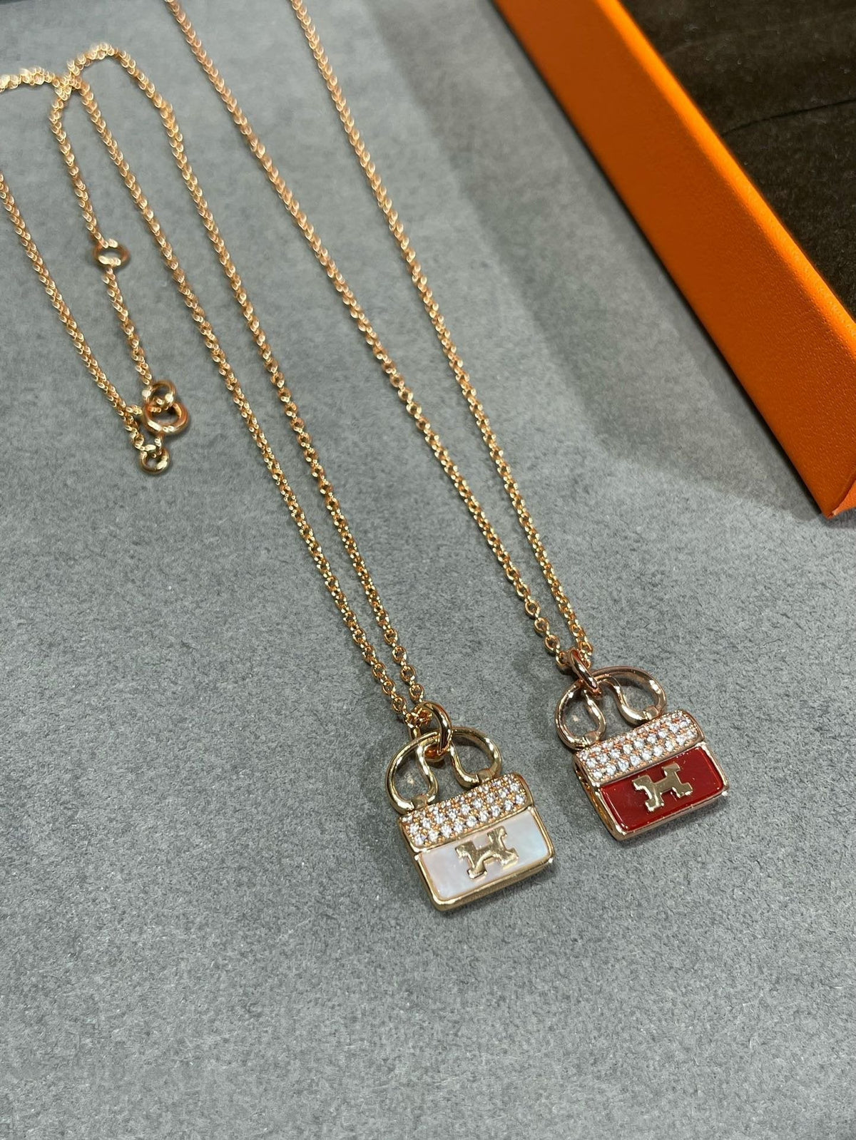 [Sophire Jewelry ]H CIRCE MOISSANITE PENDANT NECKLACE GOLD