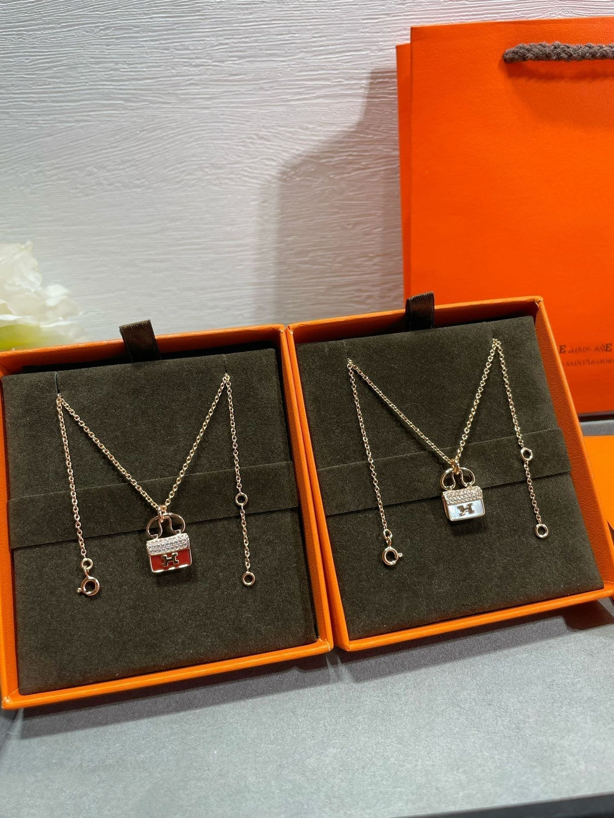 [Sophire Jewelry ]H CIRCE MOISSANITE PENDANT NECKLACE GOLD