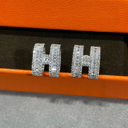 [Sophire Jewelry ]H STUD EARRINGS WITH SILVER DIAMONDS