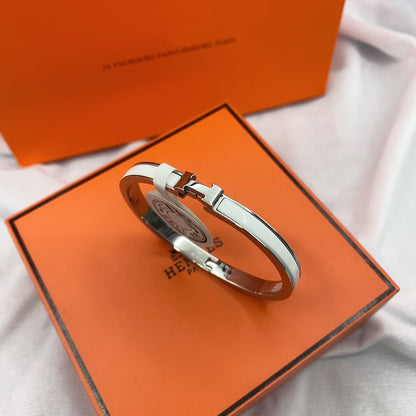 [Sophire Jewelry ]CLASSIC HM CLIC WHITE 8MM ENAMEL BRACELET