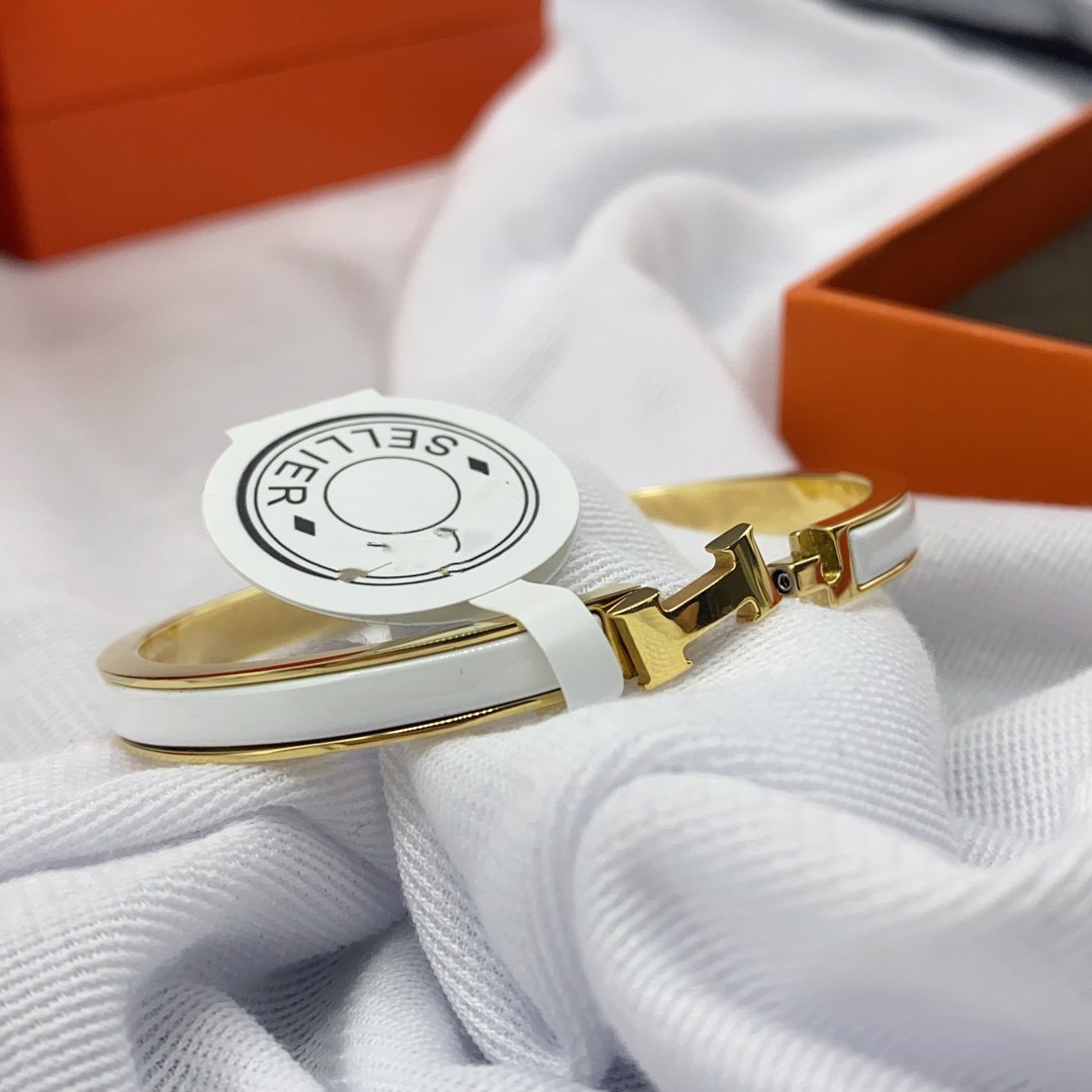 [Sophire Jewelry ]CLASSIC HM CLIC WHITE 8MM ENAMEL BRACELET