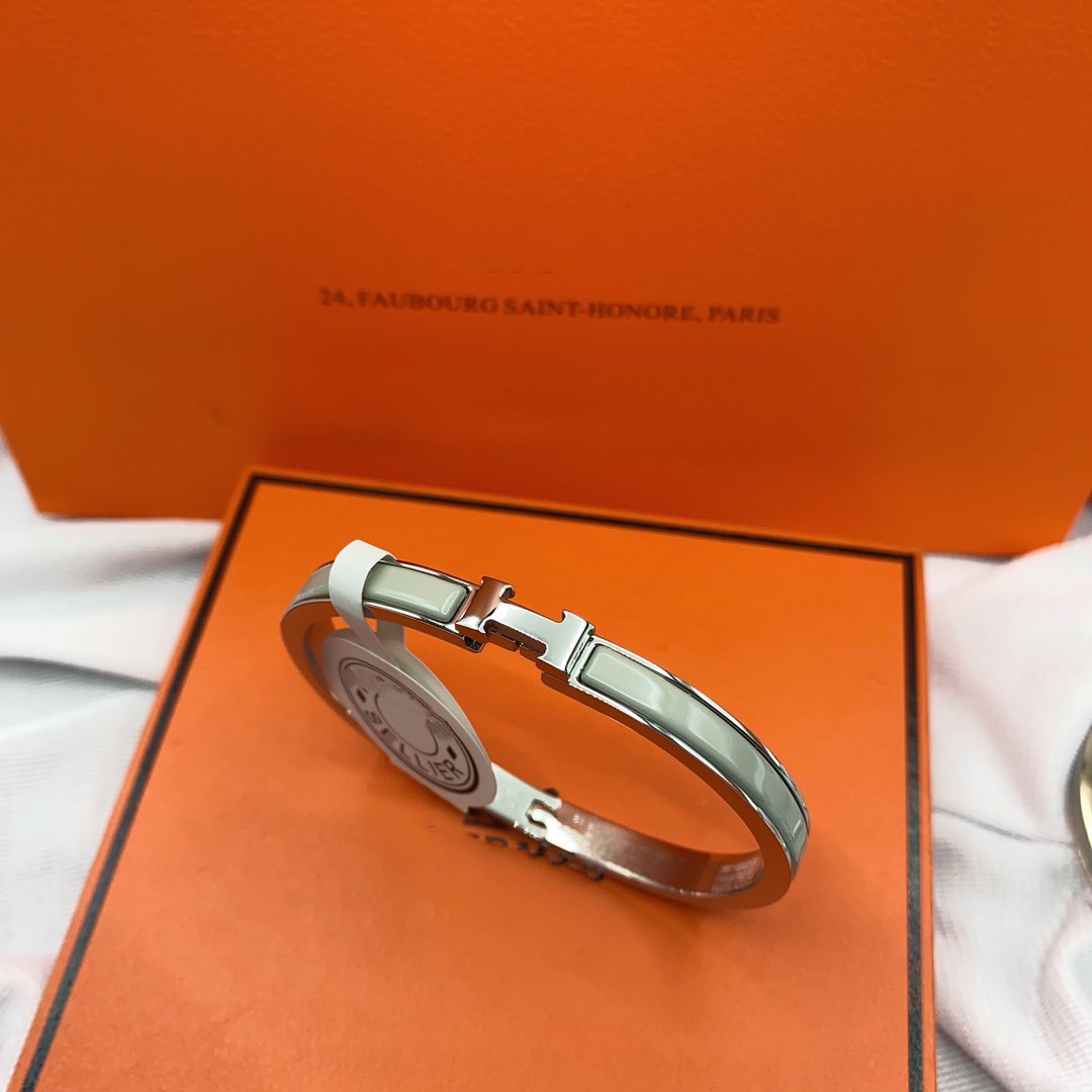 [Sophire Jewelry ]CLASSIC HM CLIC GREEN 8MM ENAMEL BRACELET