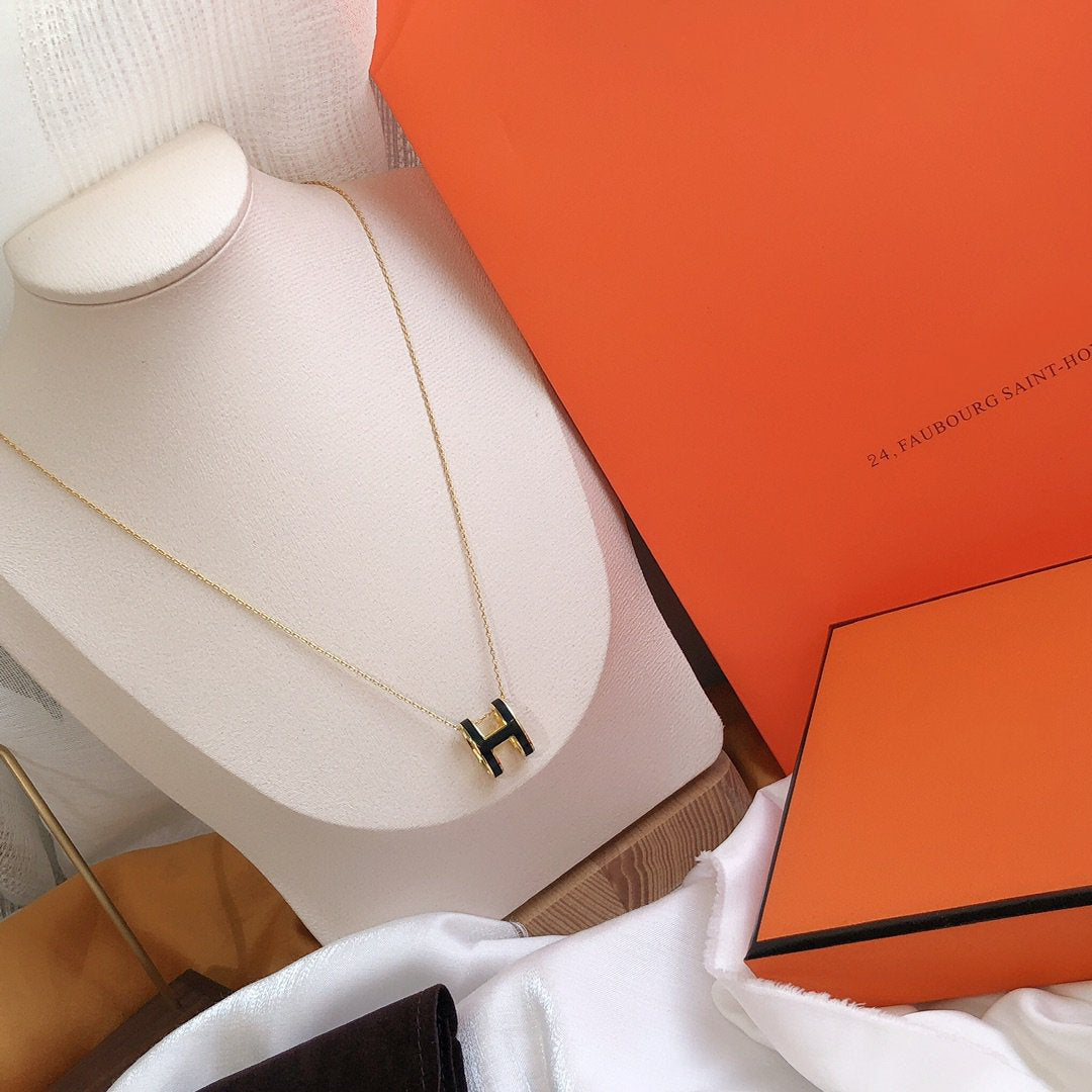 [Sophire Jewelry ]HM CLIC BLACK ENAMEL GOLD NECKLACE