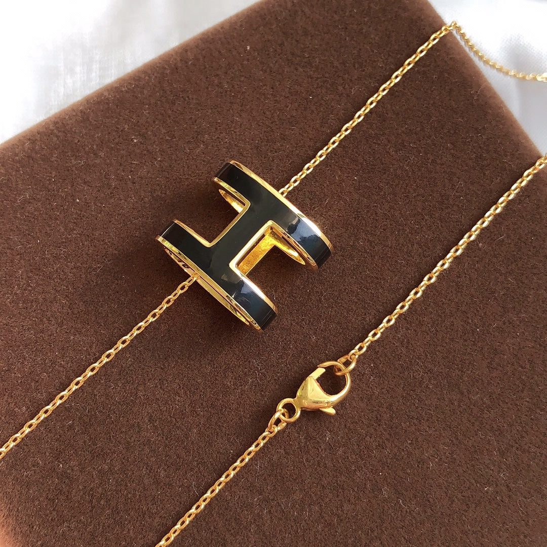 [Sophire Jewelry ]HM CLIC BLACK ENAMEL GOLD NECKLACE