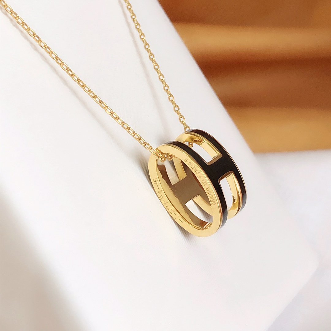 [Sophire Jewelry ]HM CLIC BLACK ENAMEL GOLD NECKLACE