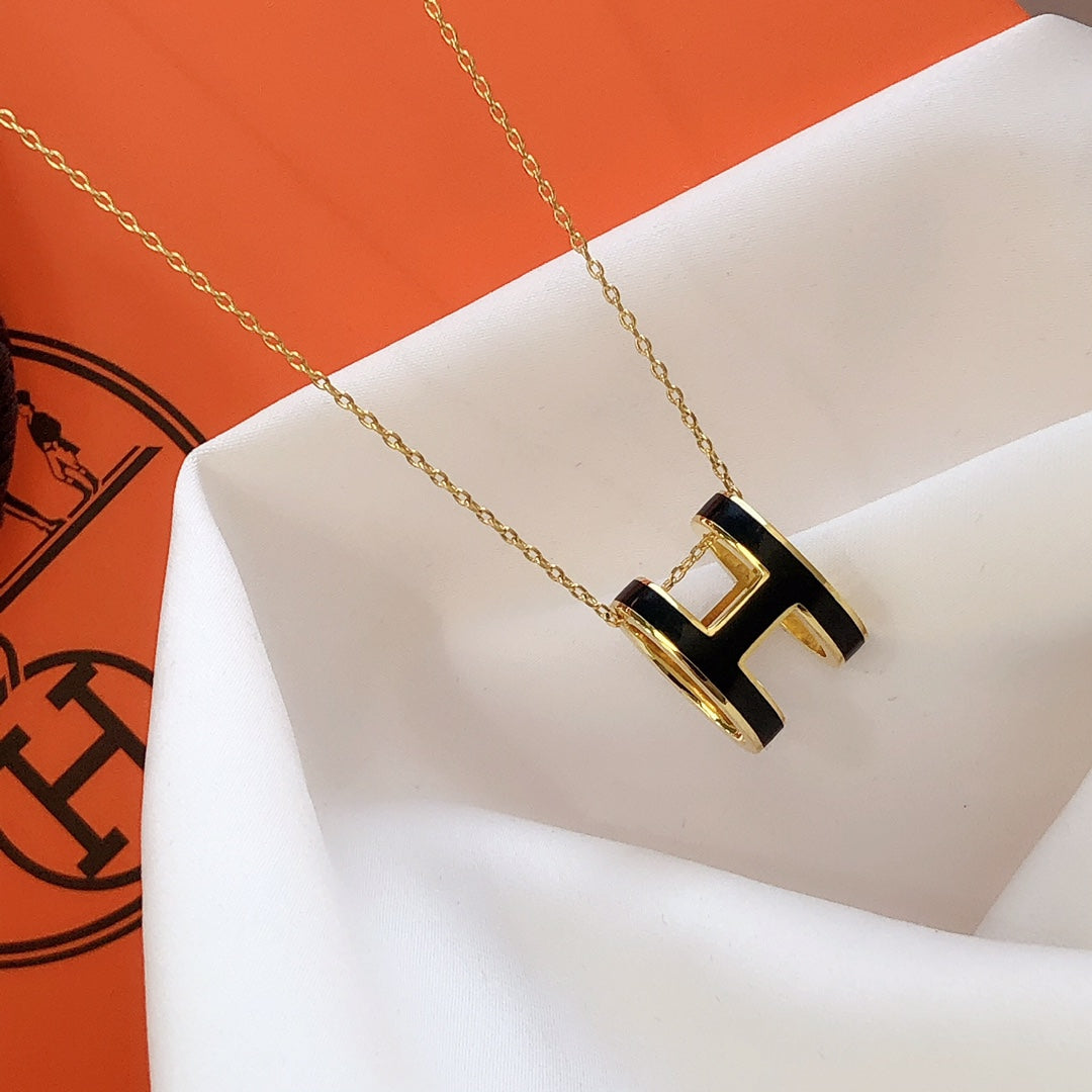 [Sophire Jewelry ]HM CLIC BLACK ENAMEL GOLD NECKLACE