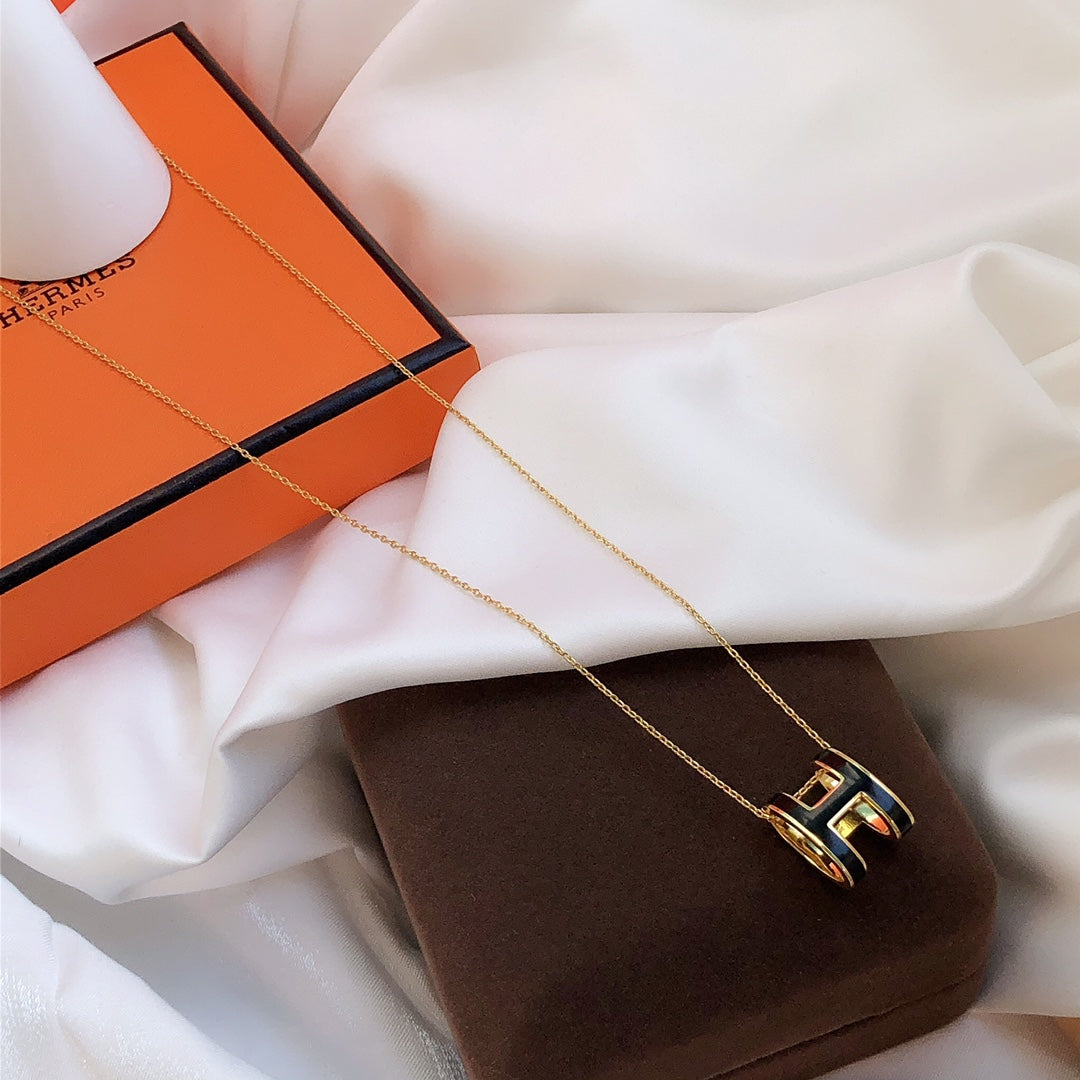 [Sophire Jewelry ]HM CLIC BLACK ENAMEL GOLD NECKLACE