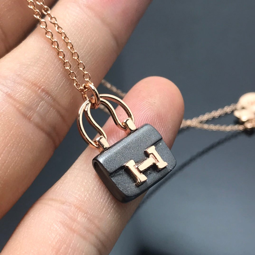[Sophire Jewelry ]WOMEN'S HM AMULETTES CONSTANCE PENDANT NECKLACE