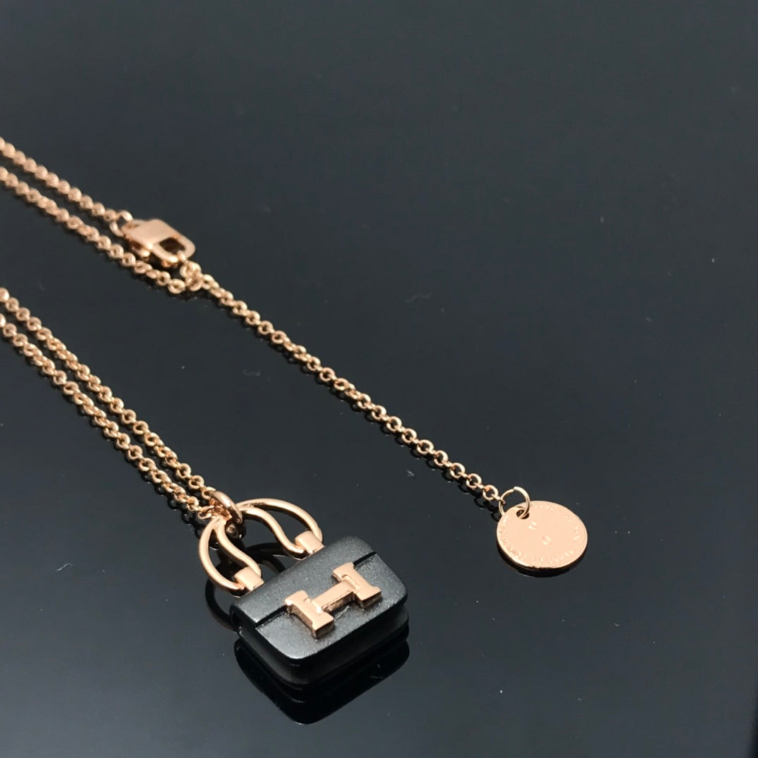 [Sophire Jewelry ]WOMEN'S HM AMULETTES CONSTANCE PENDANT NECKLACE