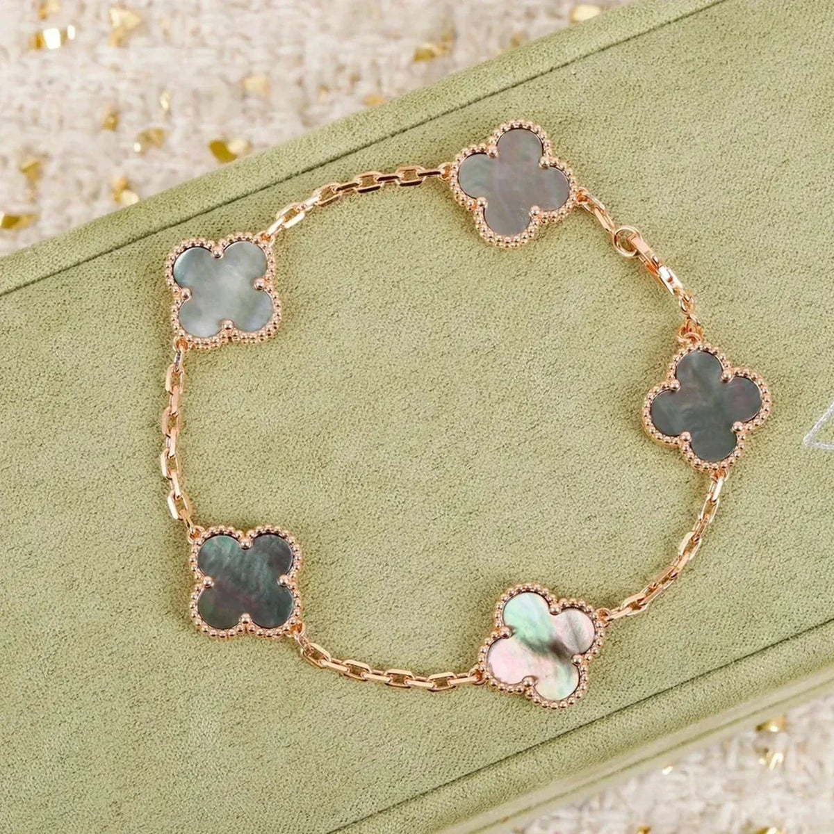 [Sophire Jewelry ] CLOVER 5 MOTIF GRAY MOP BRACELET COLLECTION
