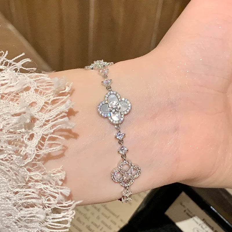 [Sophire Jewelry ]CLOVER 5 MOTIF PINK BLUE RED WHITE BRACELET