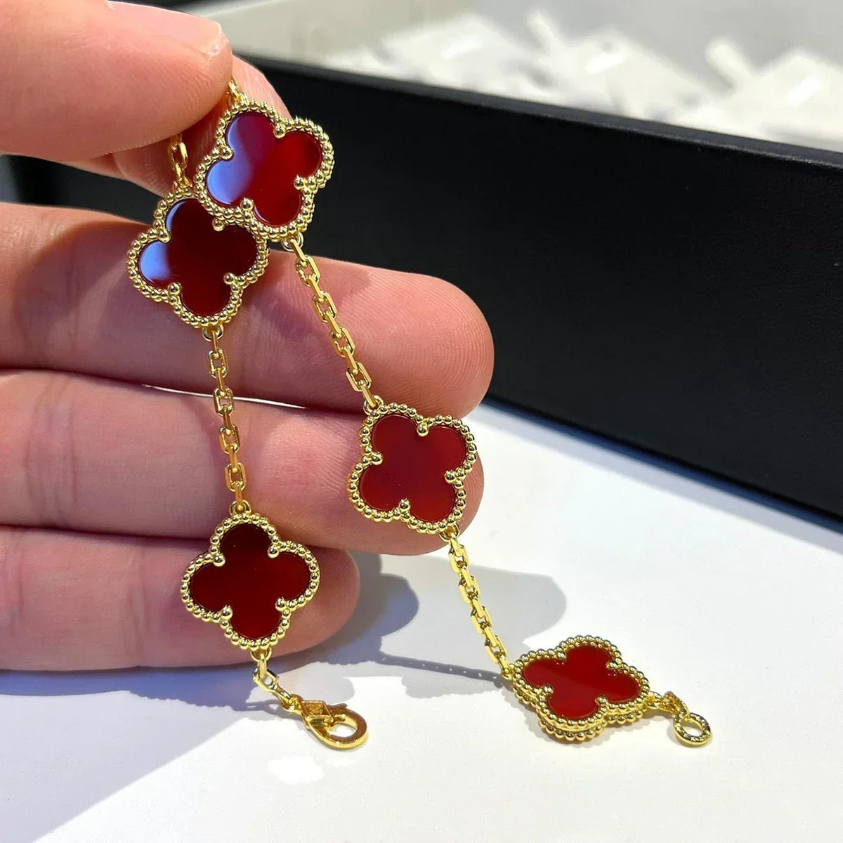 [Sophire Jewelry ] CLOVER 5 MOTIF RED CORNELIAN BRACELET COLLECTION