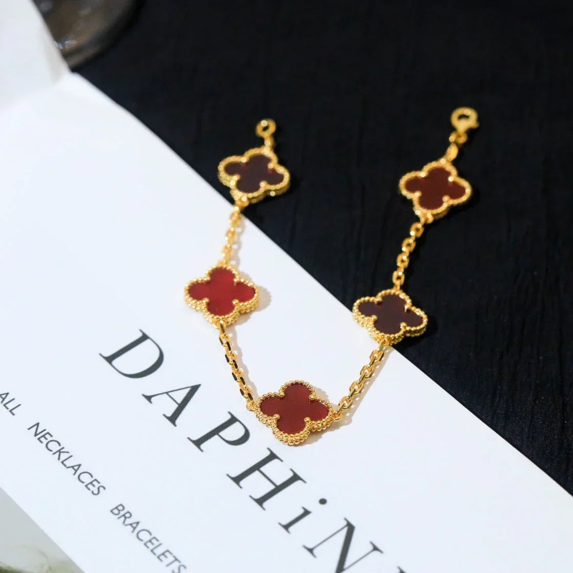 [Sophire Jewelry ] CLOVER 5 MOTIF RED CORNELIAN BRACELET COLLECTION