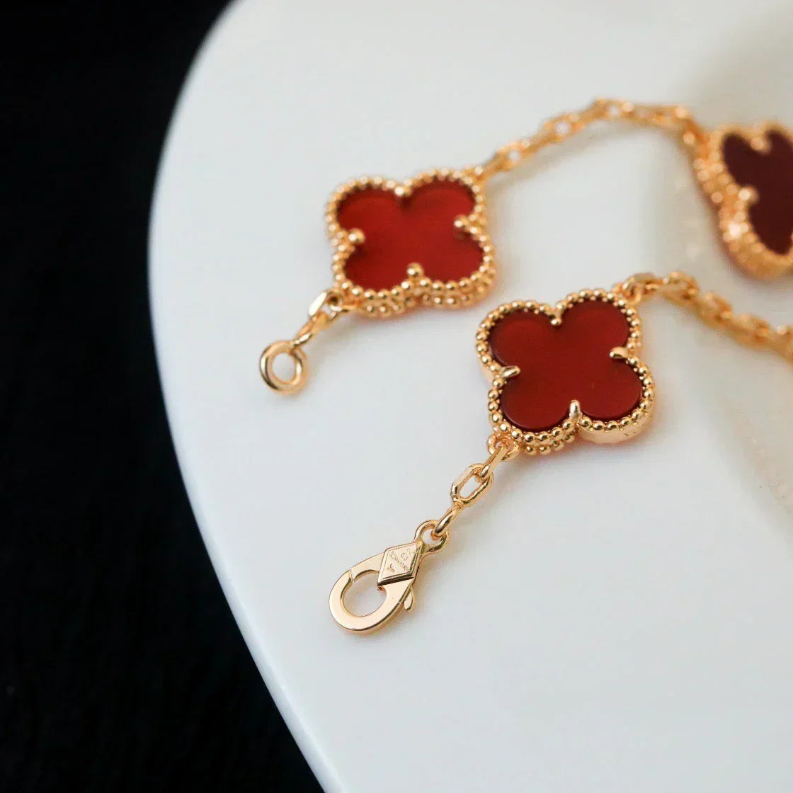 [Sophire Jewelry ] CLOVER 5 MOTIF RED CORNELIAN BRACELET COLLECTION