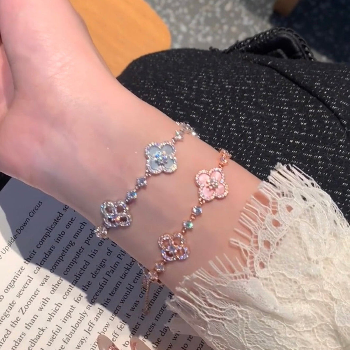 [Sophire Jewelry ]CLOVER 5 MOTIF PINK BLUE RED WHITE BRACELET