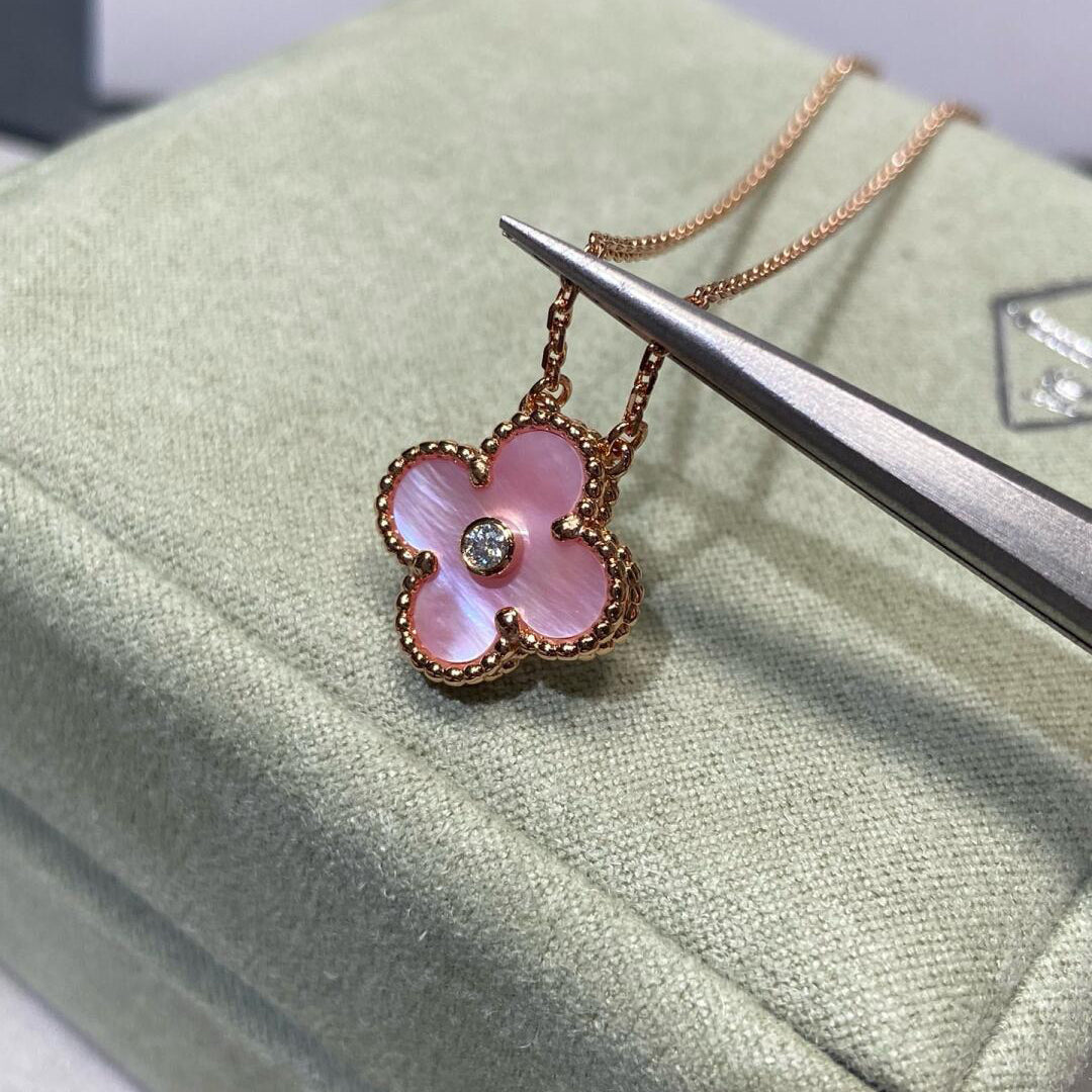 [Sophire Jewelry ]CLOVER 15MM DIAMOND PINK MOP NECKLACE