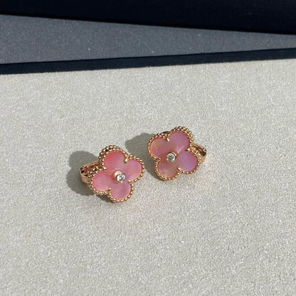 [Sophire Jewelry ]CLOVER MEDIUM 1 DIAMOND PINK EARRINGS