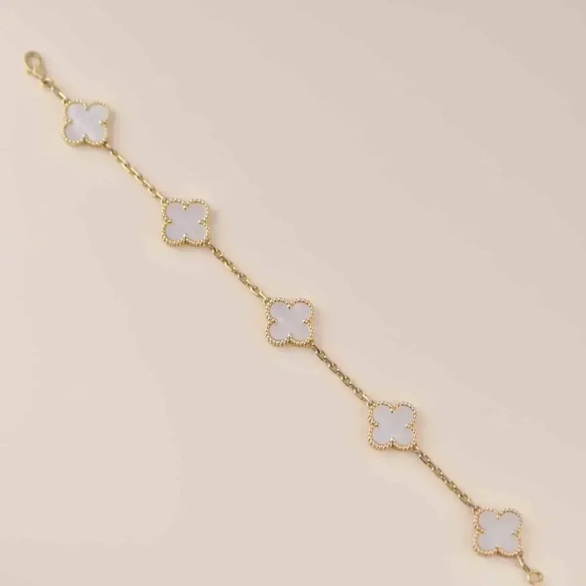 [Sophire Jewelry ]CLOVER WHITE PEARL MOP 5 MOTIF BRACELET COLLECTION