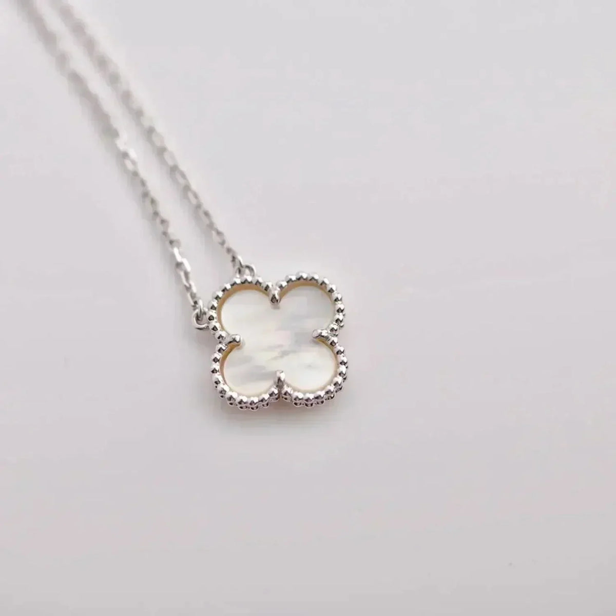 [Sophire Jewelry ]CLOVER  15MM WHITE MOTHER-OF-PEARL SILVER