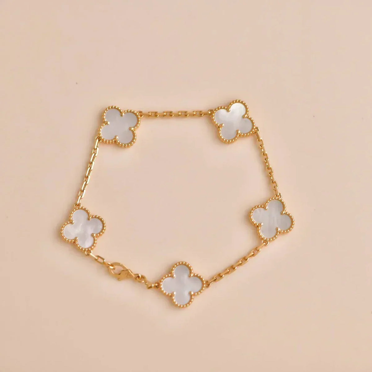 [Sophire Jewelry ]CLOVER WHITE PEARL MOP 5 MOTIF BRACELET COLLECTION