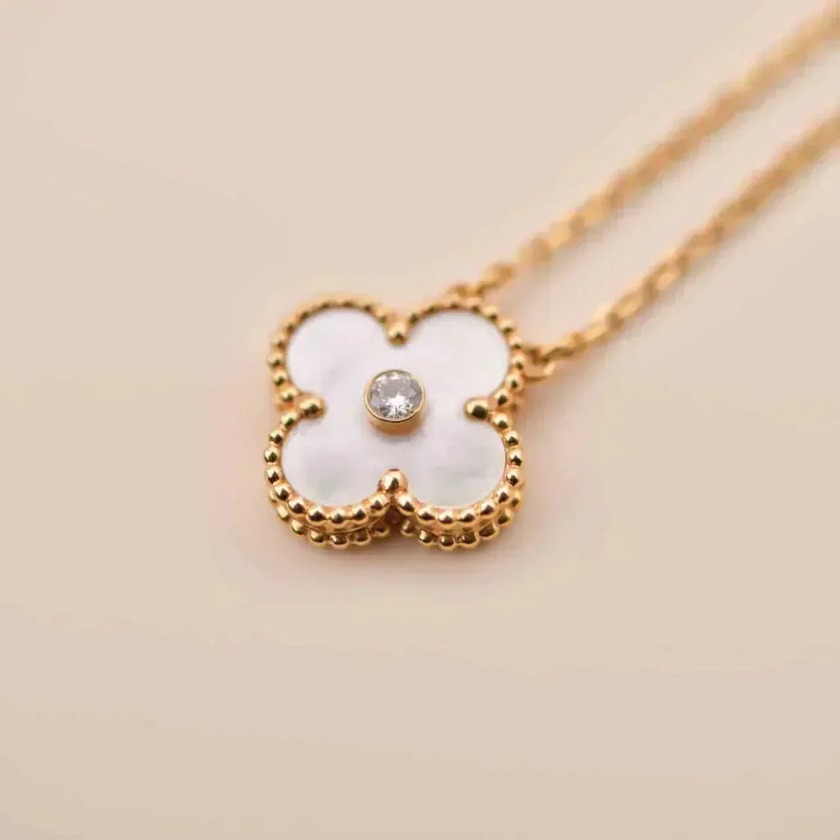 [Sophire Jewelry ]CLOVER 15MM DIAMOND WHITE FRITILLARIA NECKLACE