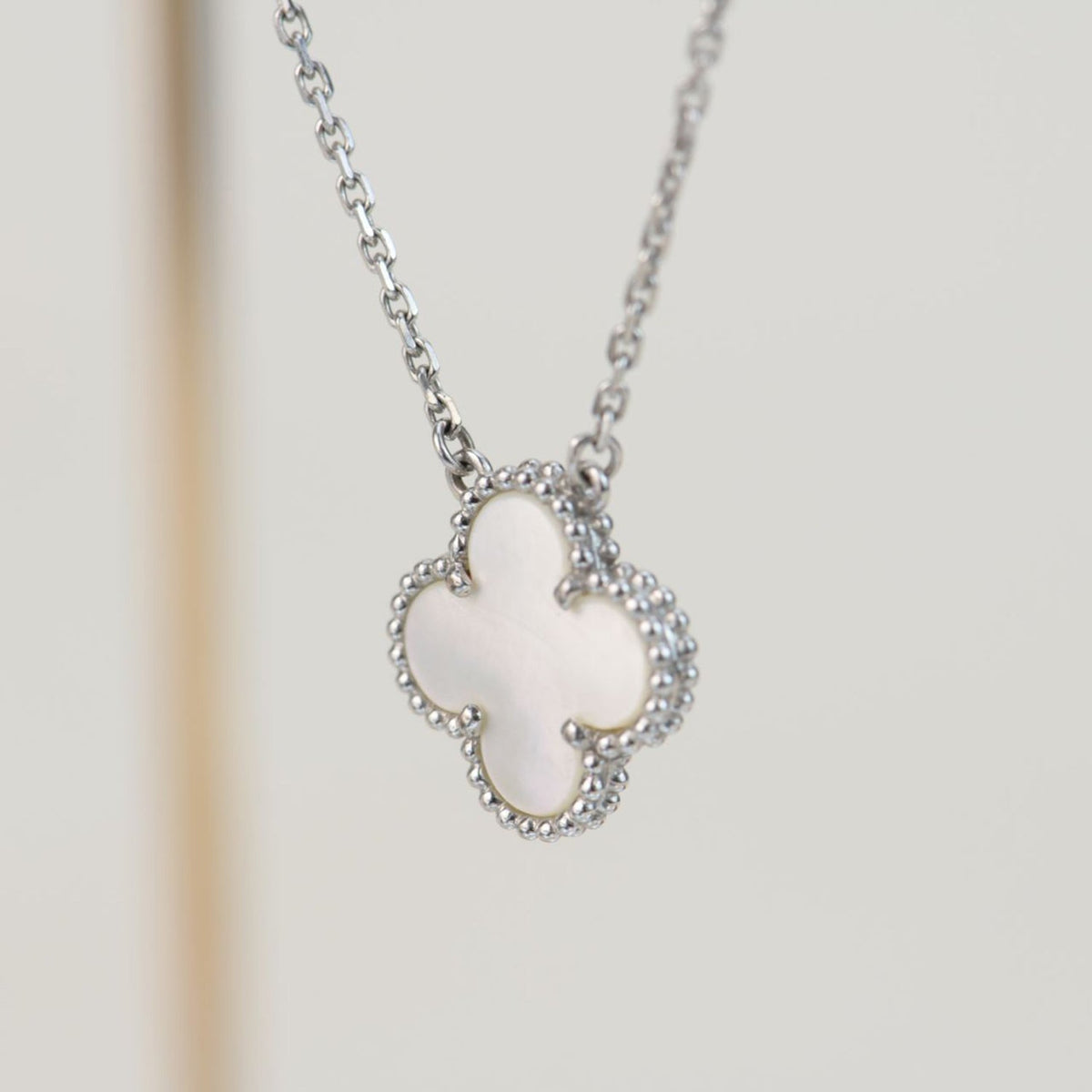 [Sophire Jewelry ]CLOVER  15MM WHITE MOTHER-OF-PEARL SILVER