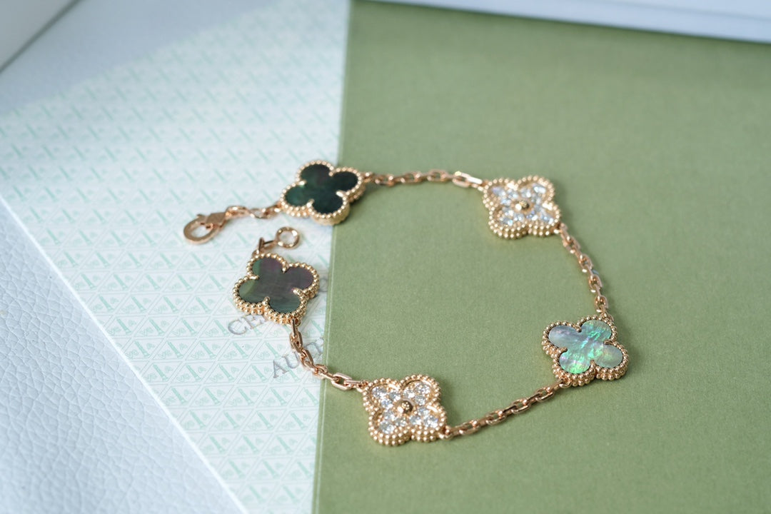 [Sophire Jewelry ] CLOVER 5 MOTIF GRAY MOP BRACELET COLLECTION
