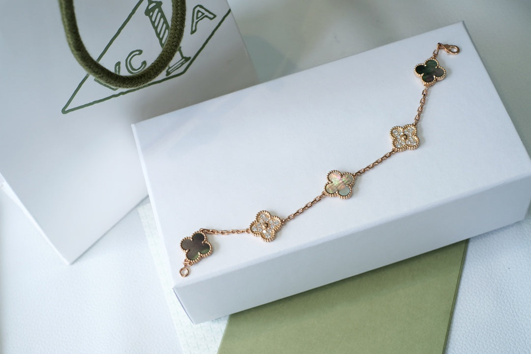[Sophire Jewelry ] CLOVER 5 MOTIF GRAY MOP BRACELET COLLECTION