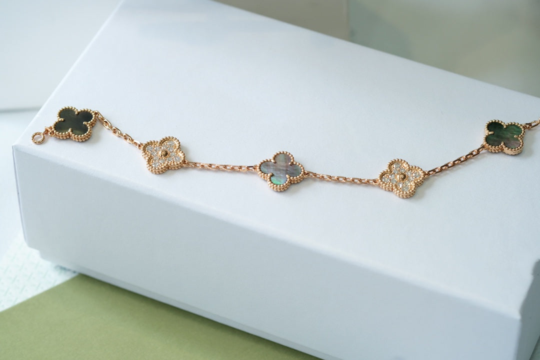 [Sophire Jewelry ] CLOVER 5 MOTIF GRAY MOP BRACELET COLLECTION